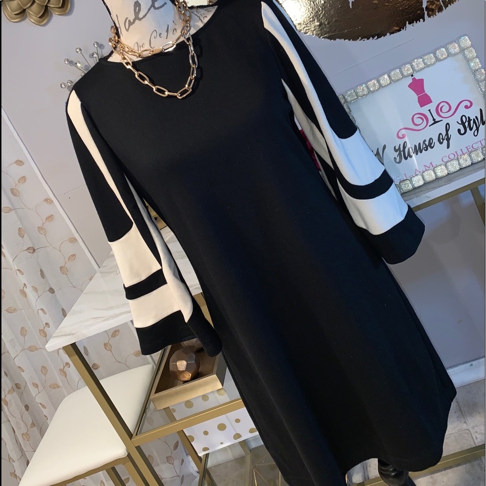 It’s the wide  sleeves for me Vintage dress